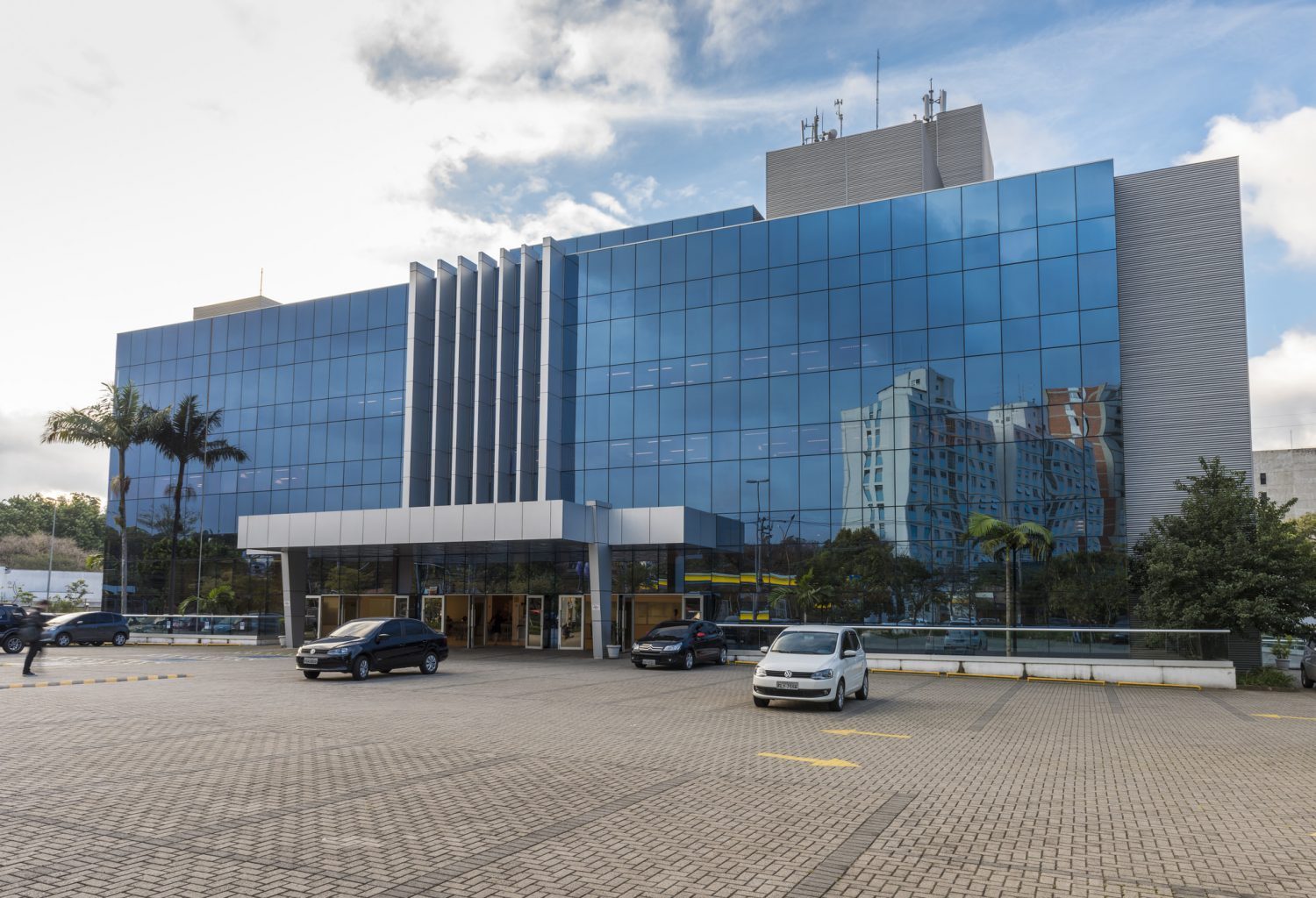 Universidade São Judas Tadeu Employees, Location, Alumni